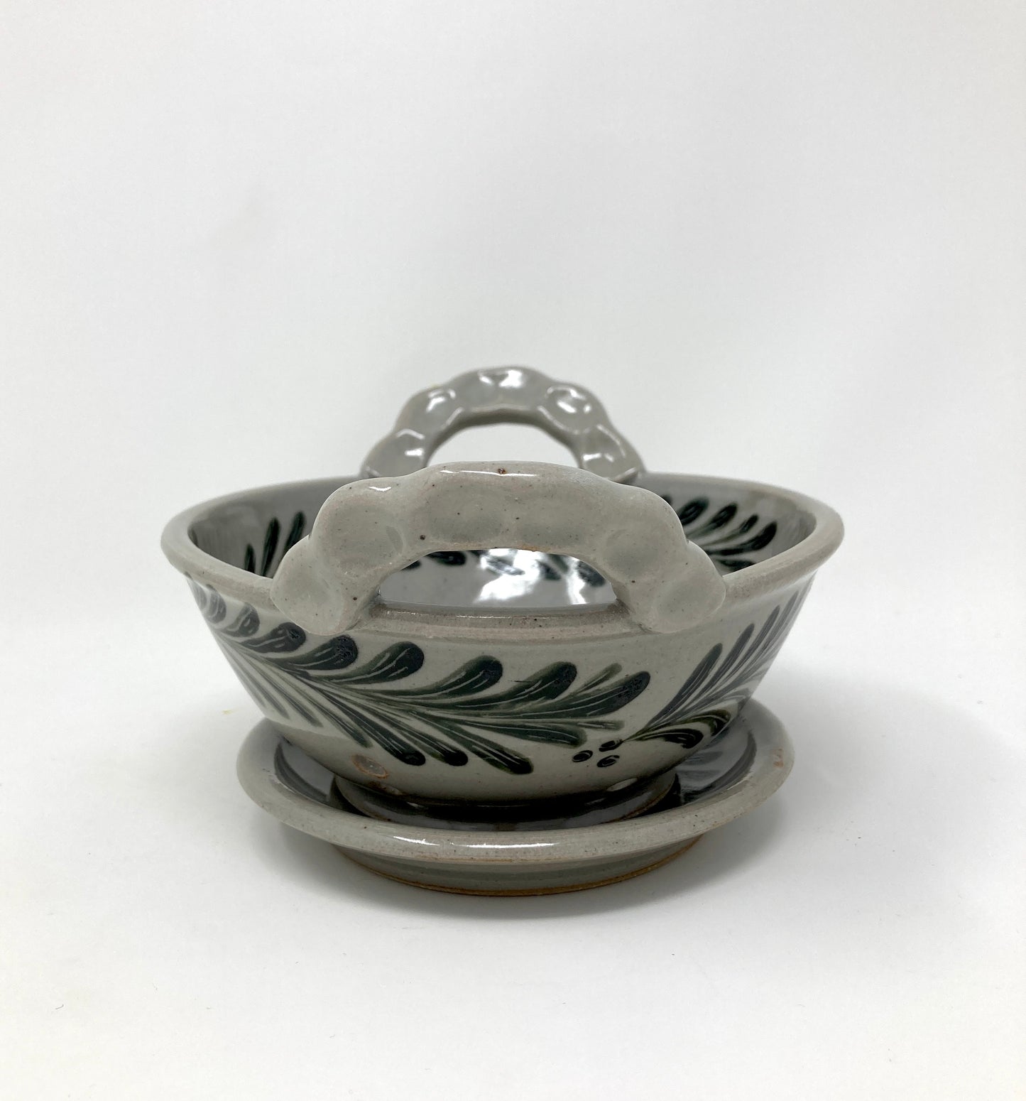 Berry Bowl with Pinched Handles, Brushwork Decoration