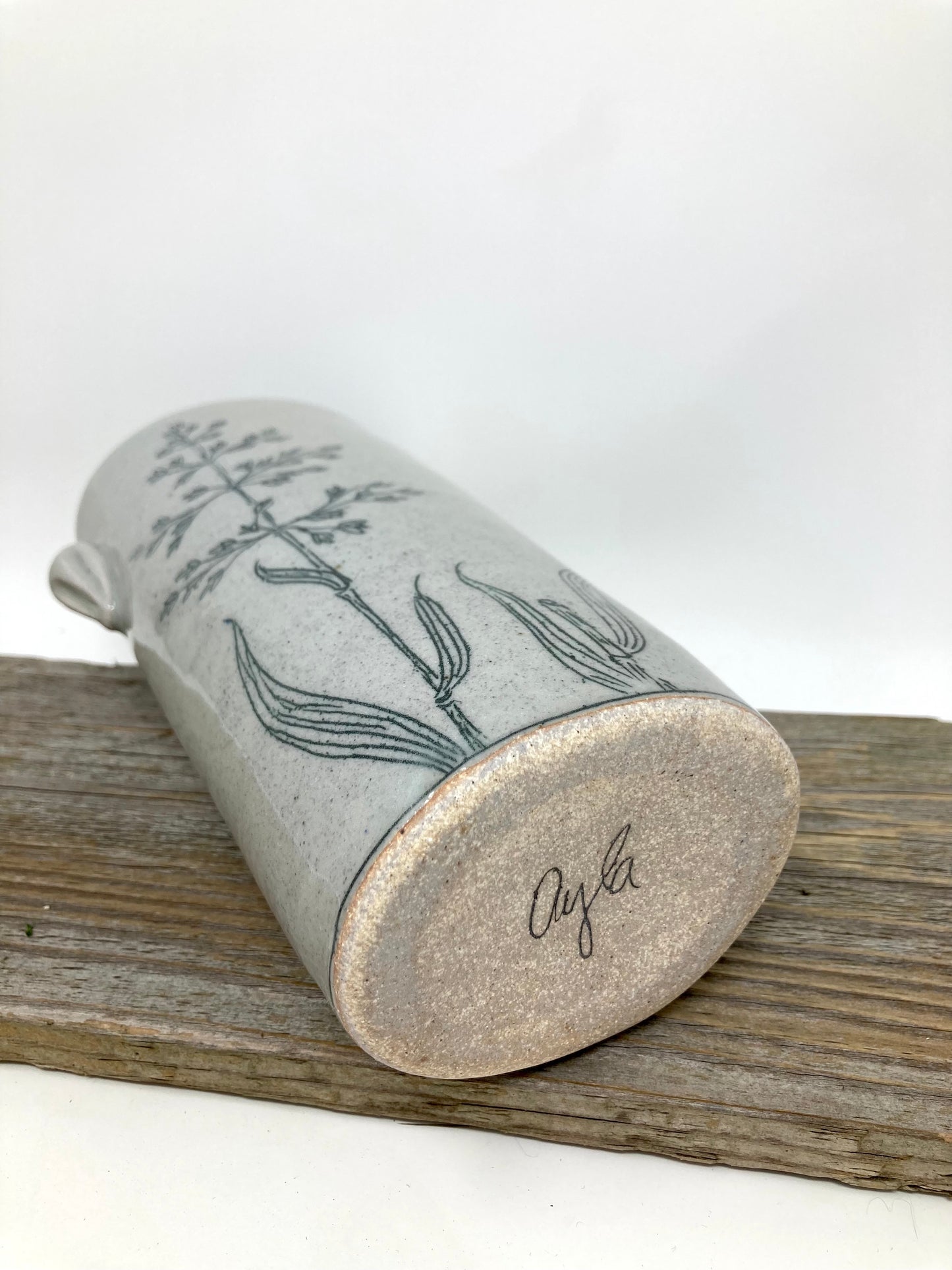 Oval Wild Grass Vase in Black