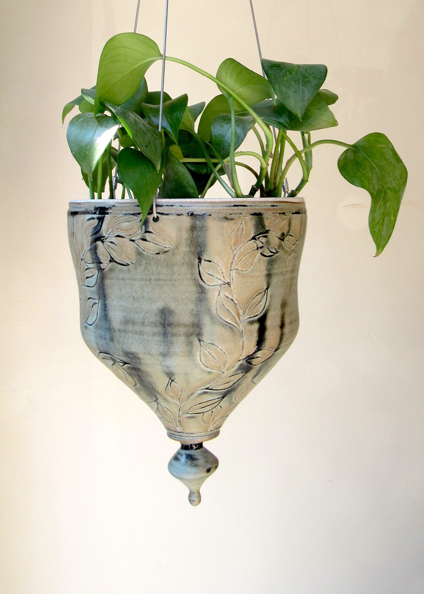 Leafy Vine Hanging Planter in Blue Ridge