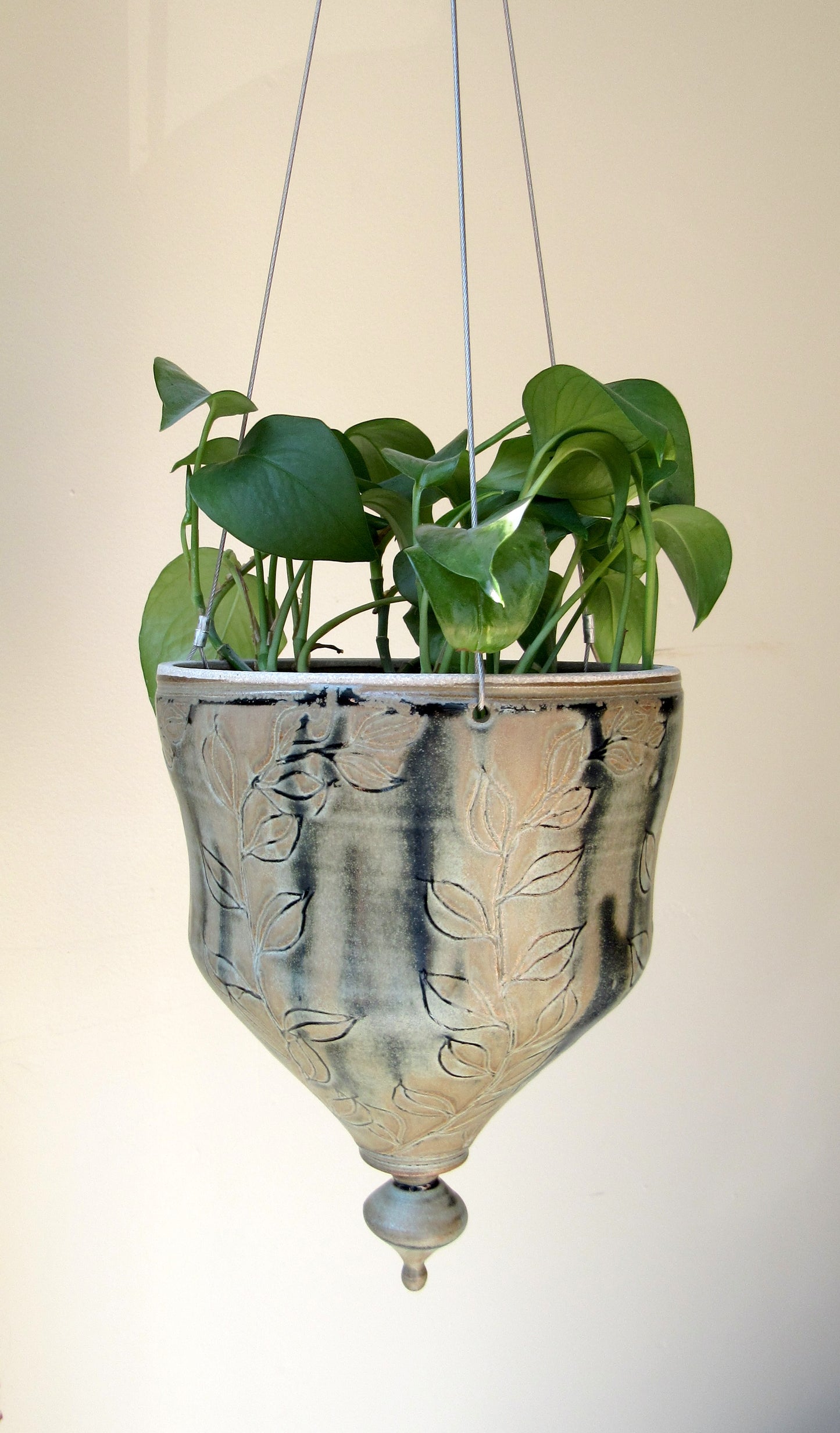 Leafy Vine Hanging Planter in Blue Ridge