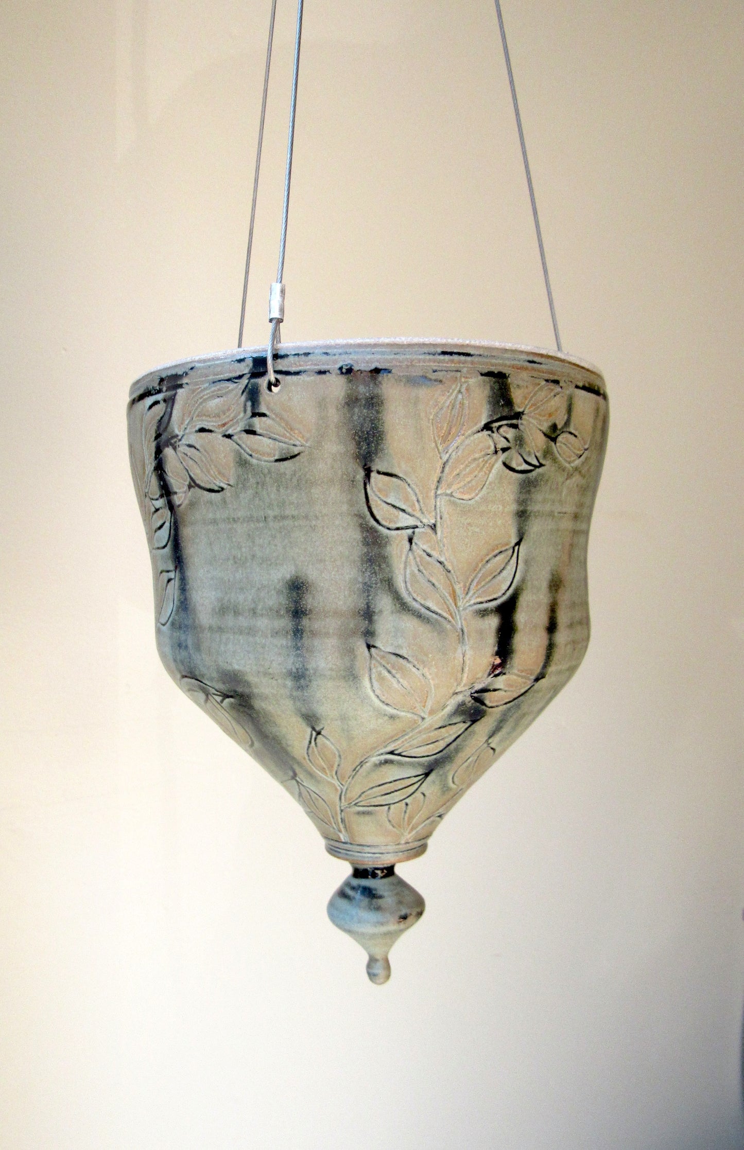 Leafy Vine Hanging Planter in Blue Ridge