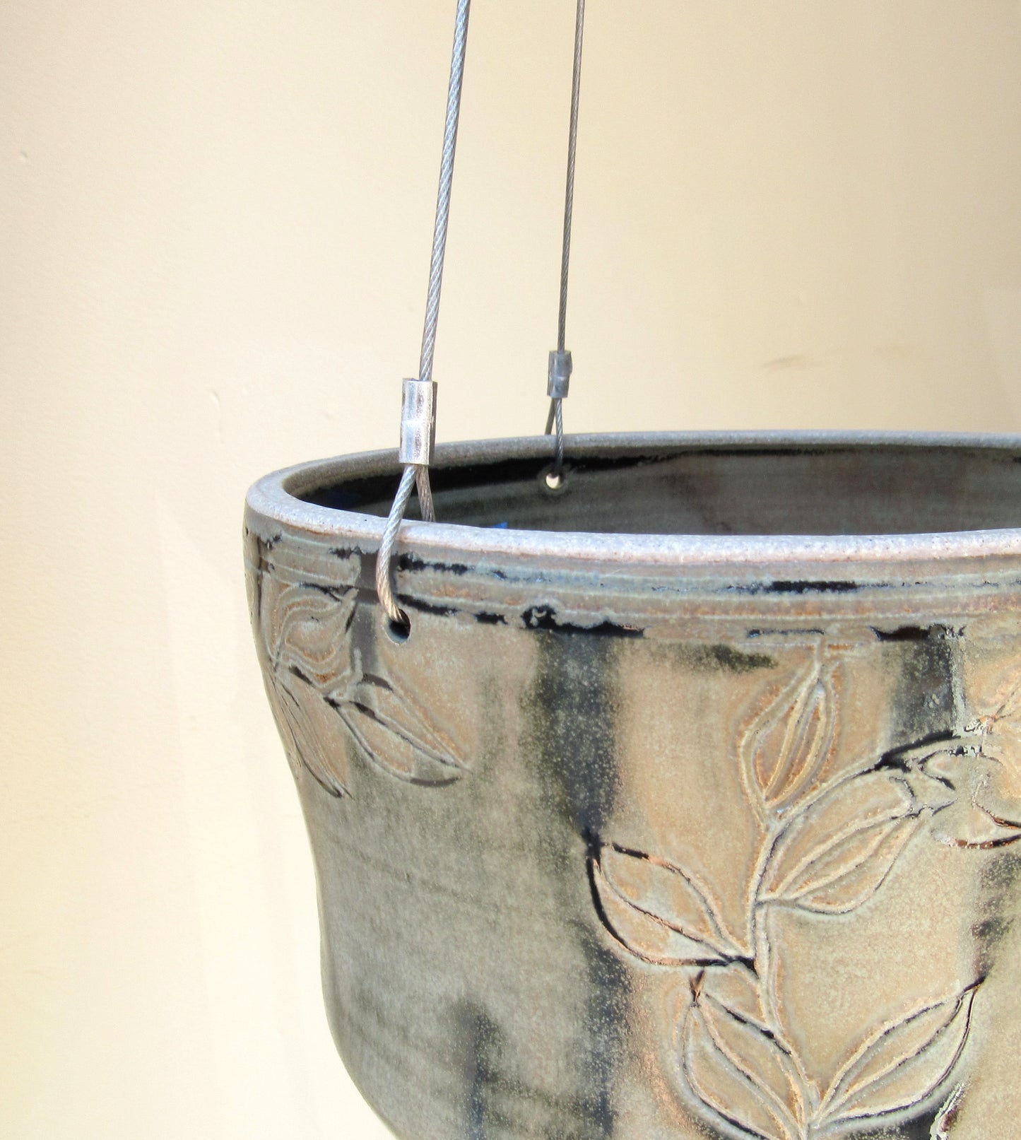 Leafy Vine Hanging Planter in Blue Ridge