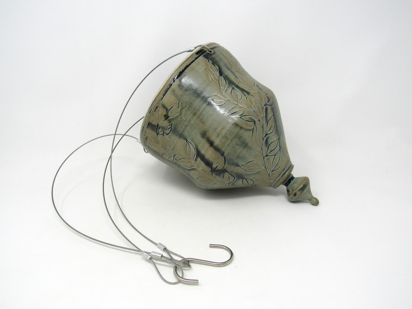 Leafy Vine Hanging Planter in Blue Ridge