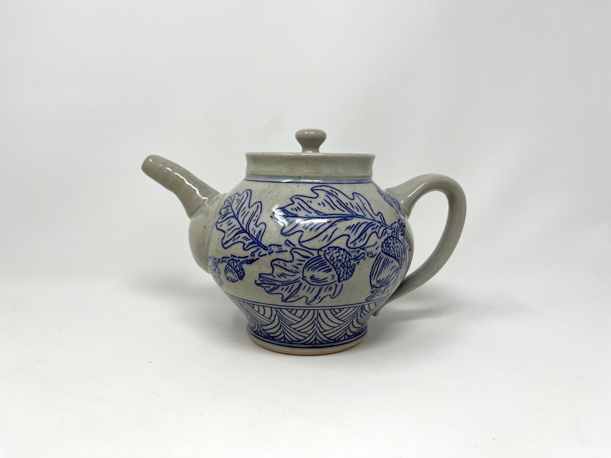 Acanthus Teapot 32 oz.