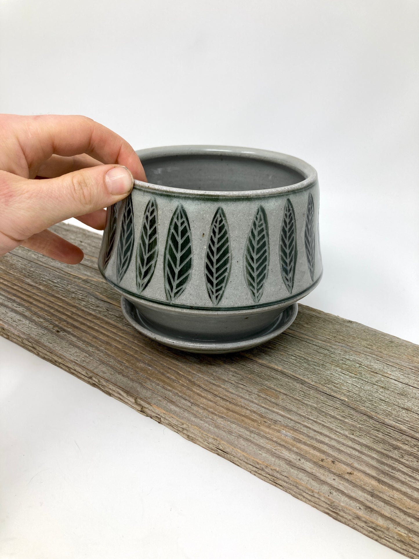 Carved Leaf Planter with Attached Drain Dish in Black and Gray
