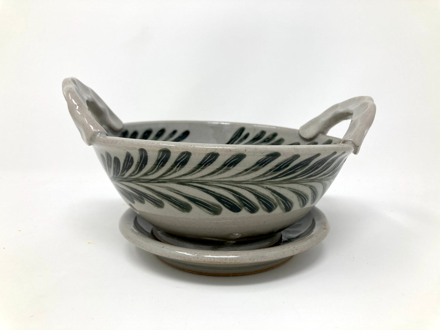 Berry Bowl with Pinched Handles, Brushwork Decoration