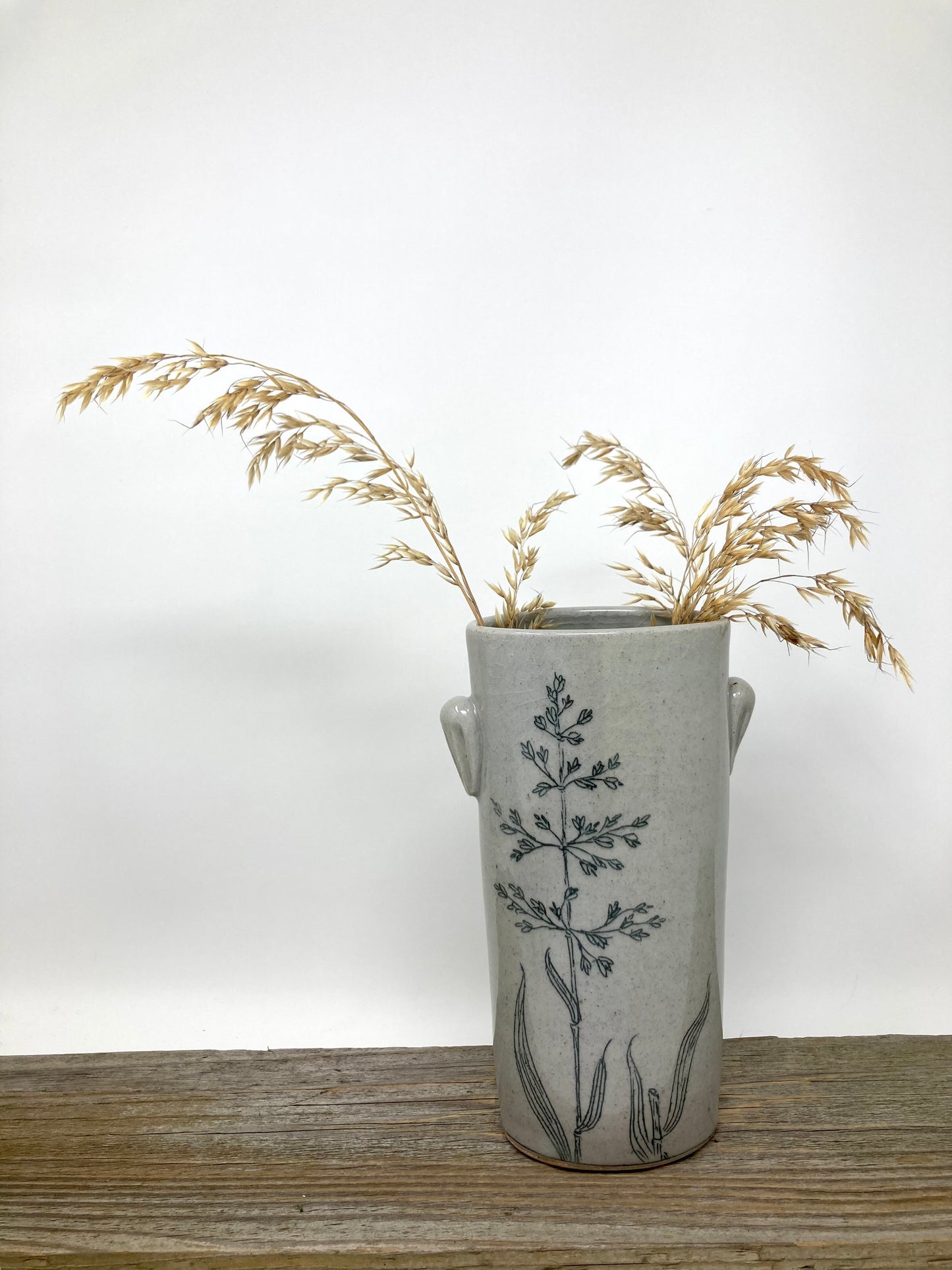 Oval Wild Grass Vase in Black