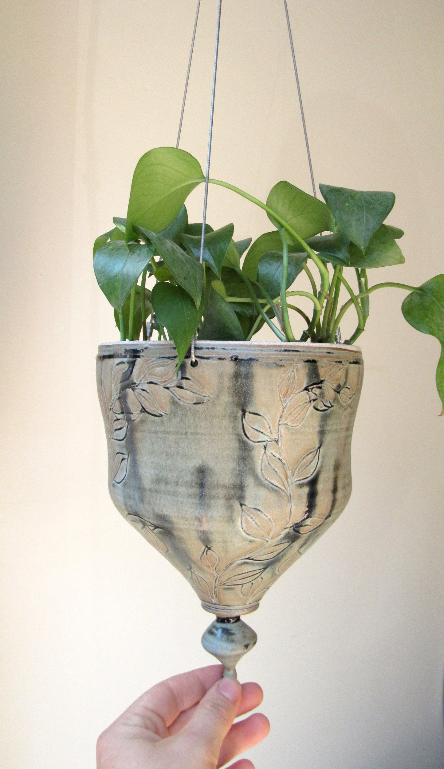 Leafy Vine Hanging Planter in Blue Ridge