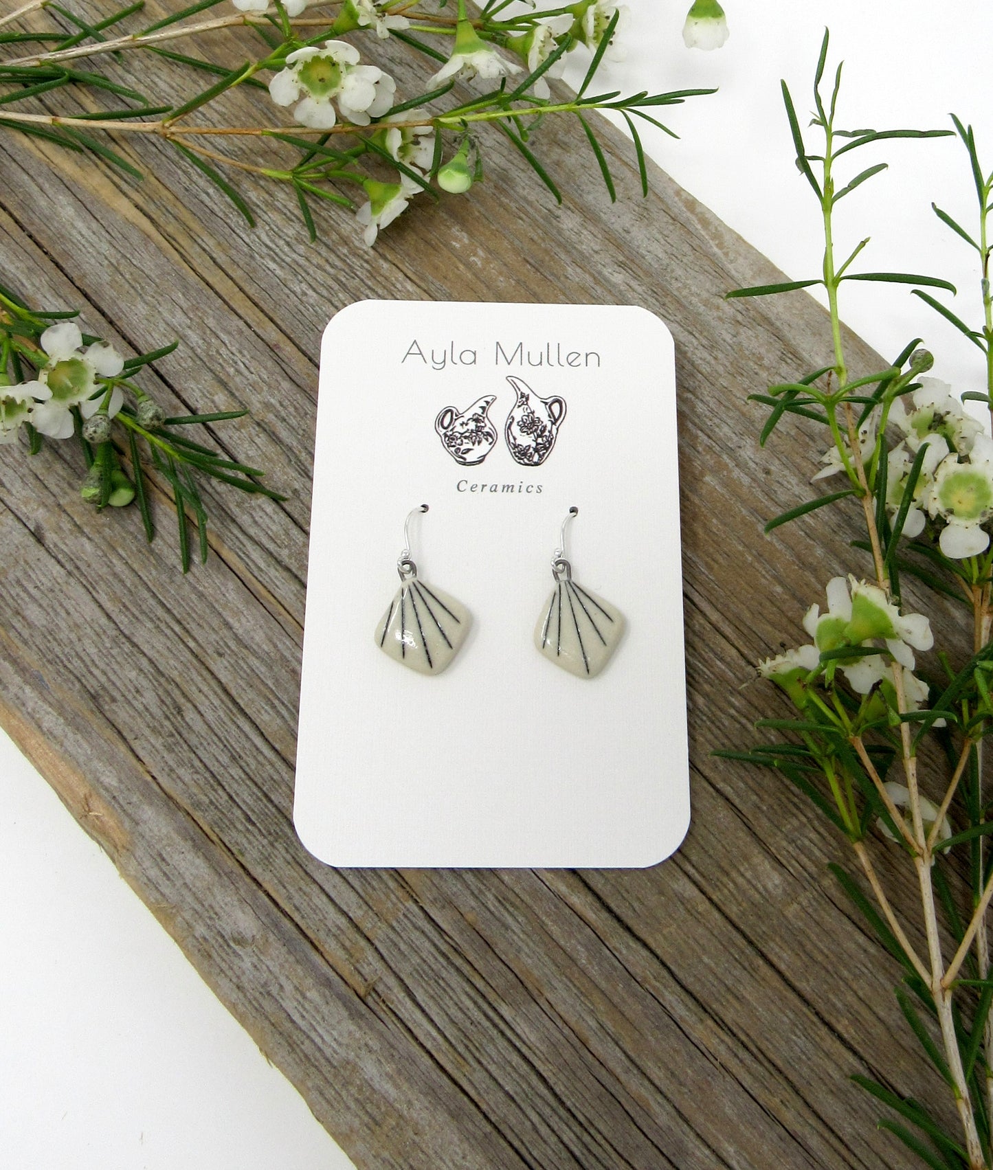 Tiny Fan Earrings in Black